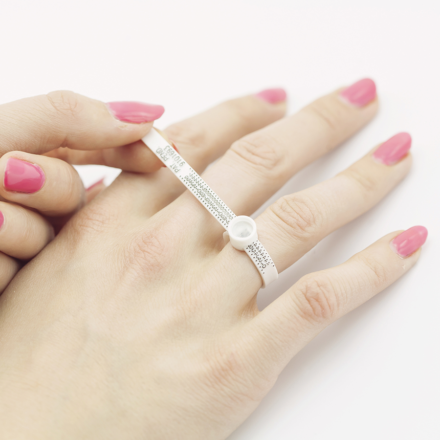 pierścionek zaręczynowy jak dobrać rozmiar